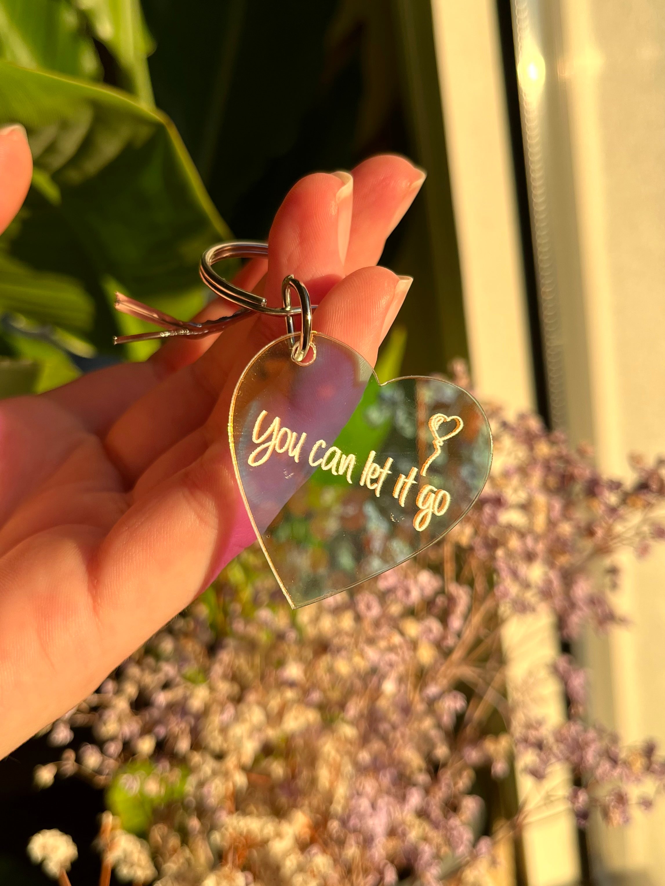 Matilda holographic keychain – Miriams mind