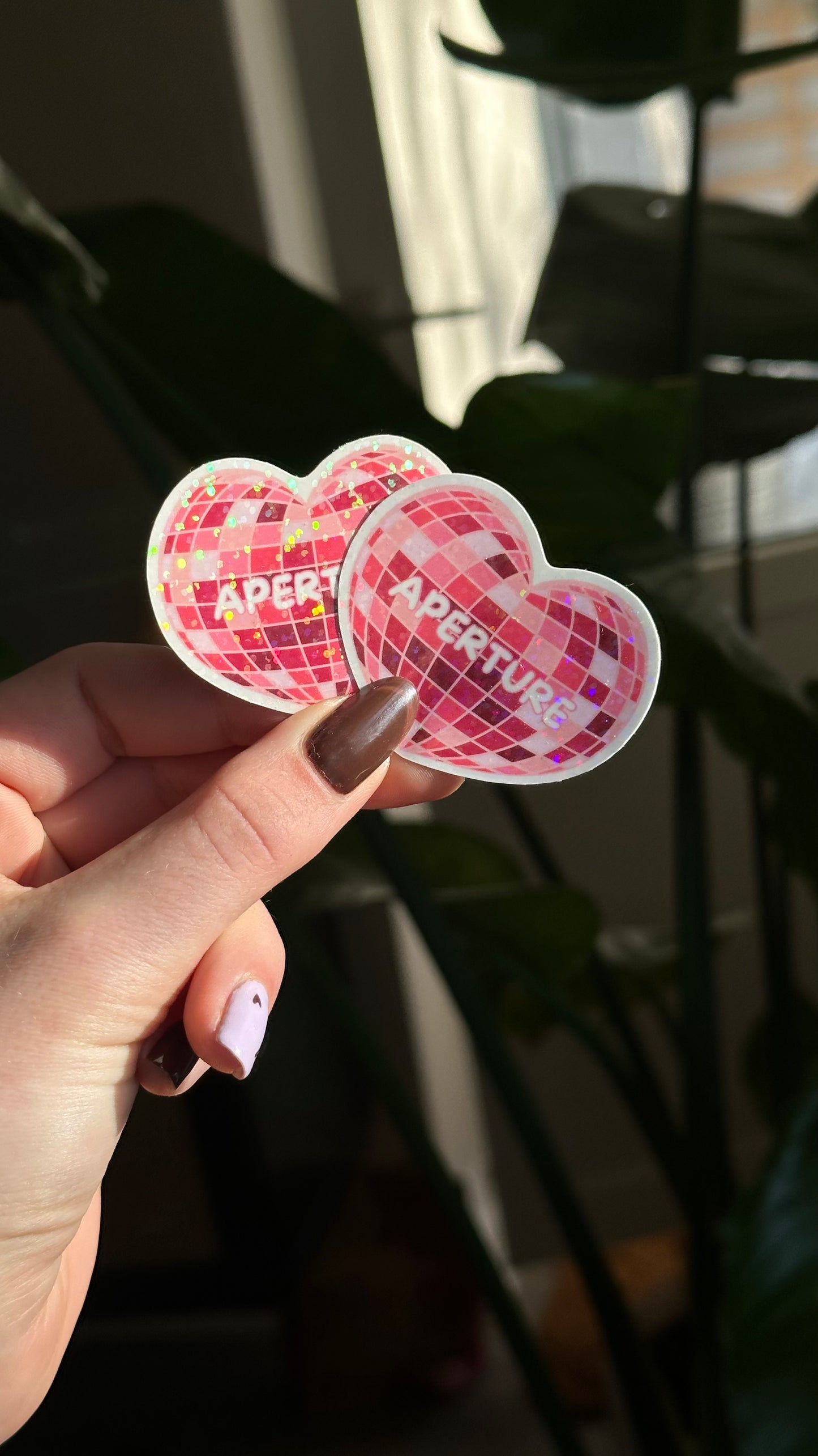 Aperture glitter sticker